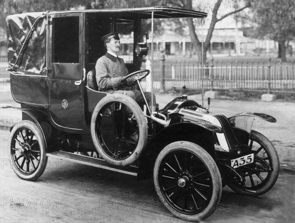 1912 Renault AG 9hp taxi cab. Creator: Unknown.