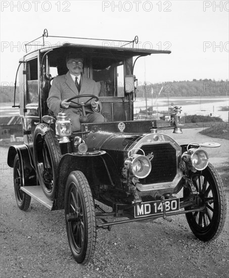 1908 Unic taxi cab. Creator: Unknown.