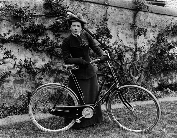 Lady Edwardian Cyclist. Creator: Unknown.