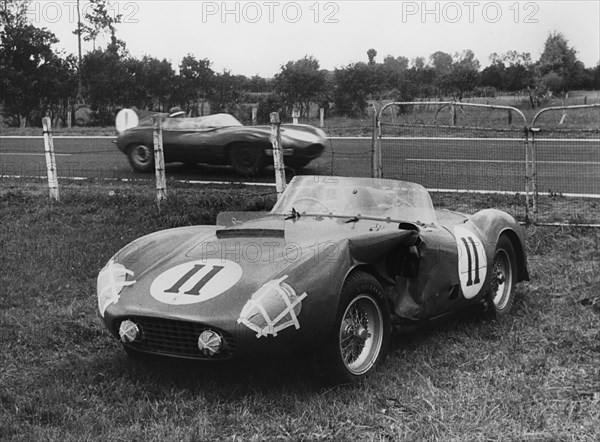 1955 Le Mans, Hawthorn's Jaguar D type passes de Portago's stricken Ferrari. Creator: Unknown.