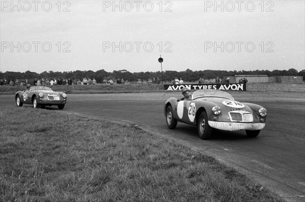 MGA Twin Cam, Dixon. 1959 Silverstone 6 hour. Creator: Unknown.