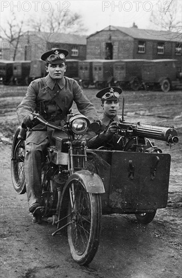 1914 Vickers Clyno Combination with machine gun. Creator: Unknown.