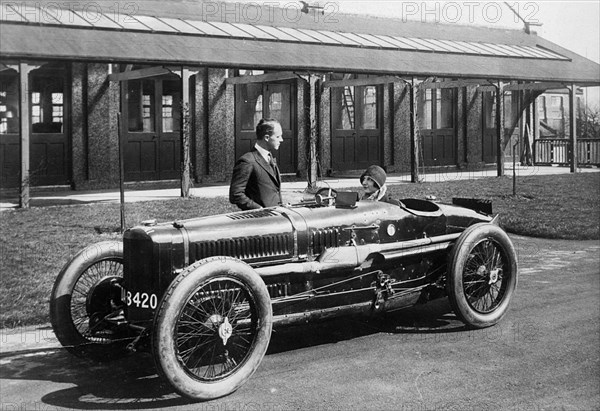 Leo Cozens and May Cunliffe with 1924 Sunbeam Grand Prix car. Creator: Unknown.
