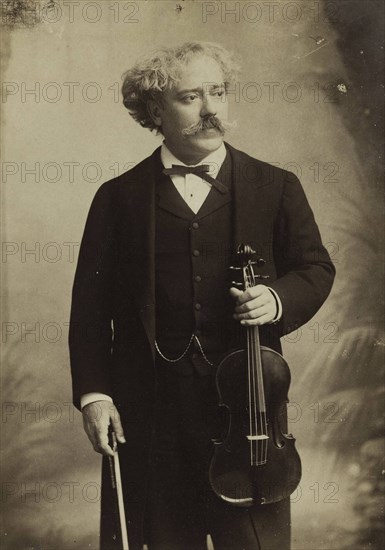 Portrait of the violinist and composer Pablo de Sarasate (1844-1908), c. 1895. Creator: Photo studio Elliott & Fry, London  .
