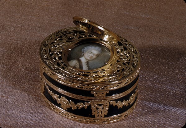 Snuffbox with portrait of a woman, 1769-70. Creator: Claude Héricourt.