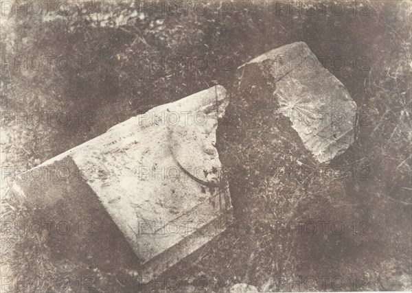 Jérusalem, Tombeau des rois de Juda, Fragments d'un sarcophage, 1854.