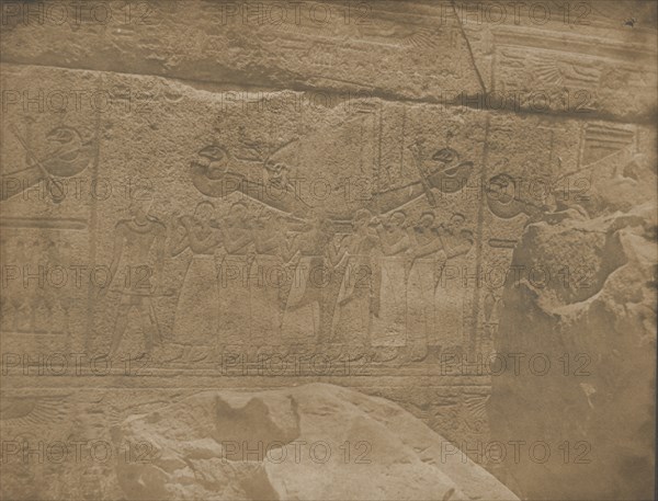 Palais de Karnak, sculptures extérieures du sanctuaire de granit., 1849-51.