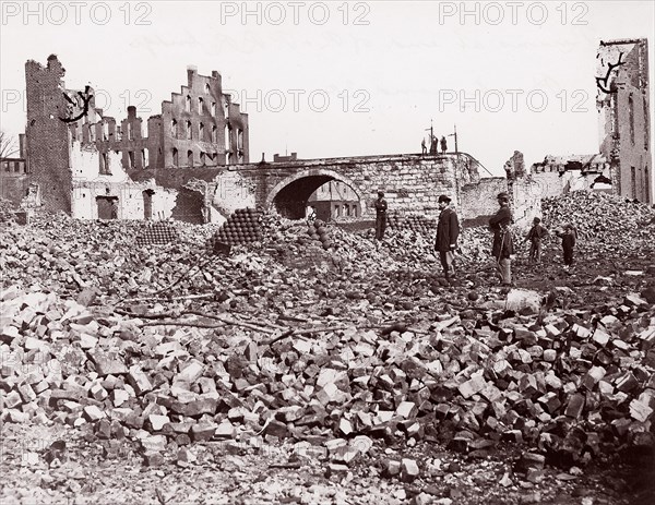 Ruins at end of Richmond and Petersburg Railroad Bridge, Richmond, 1861-65. Formerly attributed to Mathew B. Brady.
