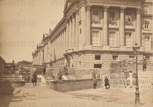 [Barricades pres de Ministere de la Marine et l'Hötel Crillon], 1871.