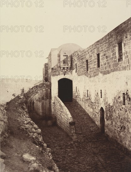 Entrée d'une caserne turque. C'est a cette porte que les pèlerins font les prières de la 1e Station. N'ayant pas la permission d'entrer dans la caserne, 1860 or later.