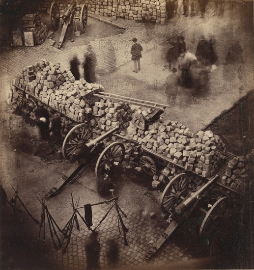 Barricades de la Commune, avril 71. Coin de la place Hotel de Ville & de la rue de Rivoli, 1871.