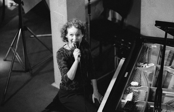 Lynne Arriale, Pizza Express, Maidstone, Kent, July 1985.