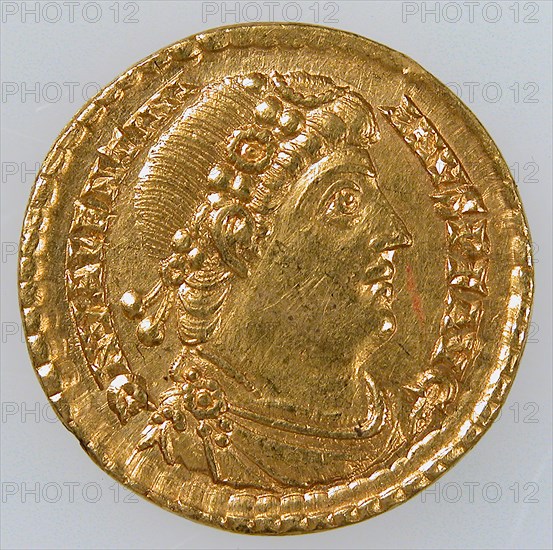 Gold Solidus of Emperor Valentinian I (r. 364-75), Byzantine, 364-375.