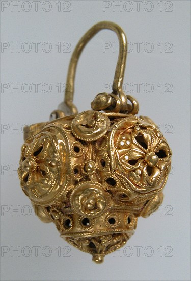 Basket Earring, Byzantine, 10th-11th century.