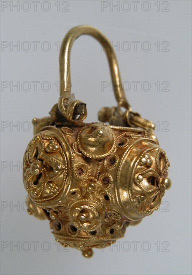 Basket Earring, Byzantine, 10th-11th century.