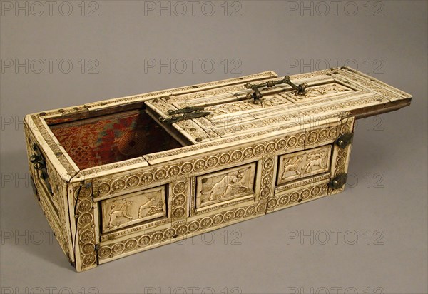 Casket with Erotes and Animals, Italian or Byzantine, 12th century.