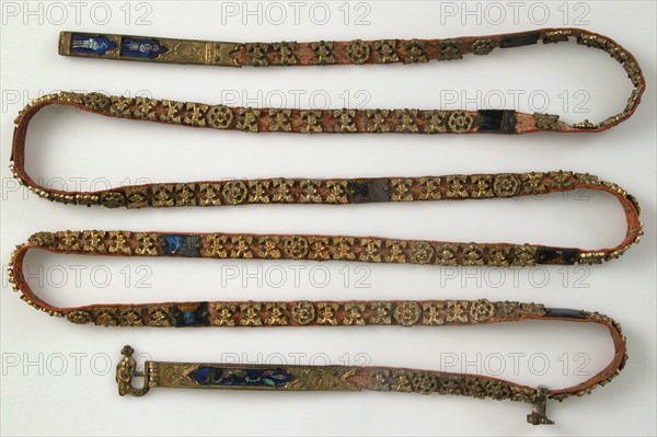 Belt with Profiles of Half-Length Figures