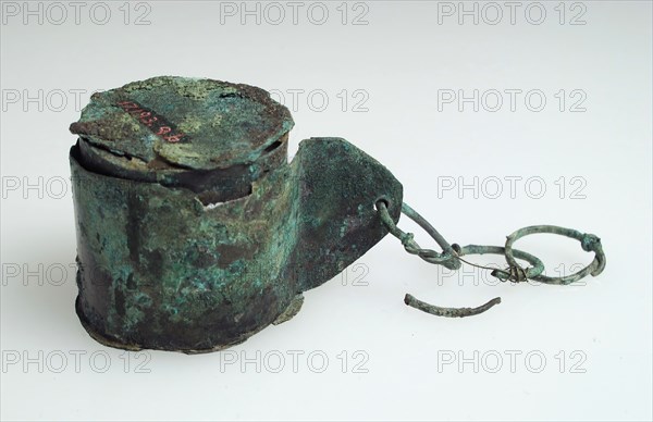 Cylindrical Box with Chain