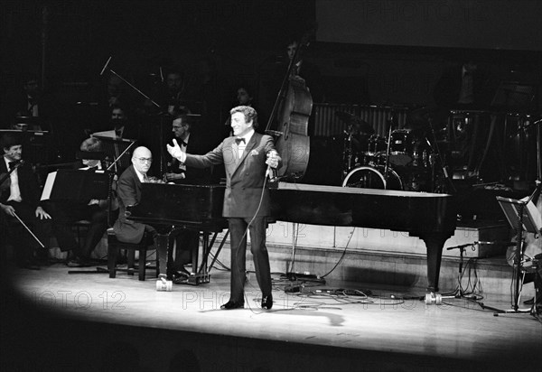 Tony Bennett and Ralph Sharon, Fairfield Halls, Croydon, Mar 1988.