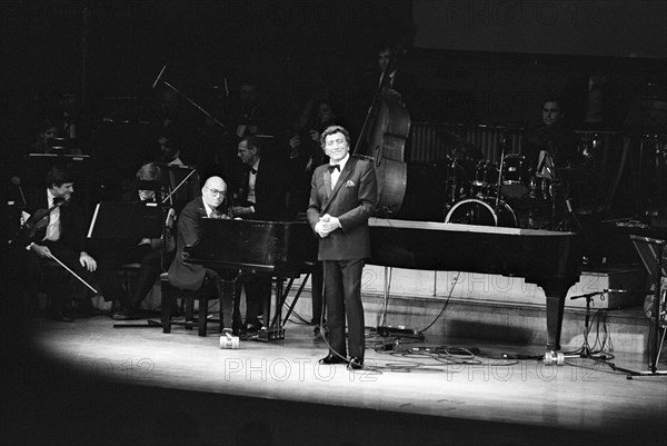 Tony Bennett and Ralph Sharon, Fairfield Halls, Croydon, Mar 1988.