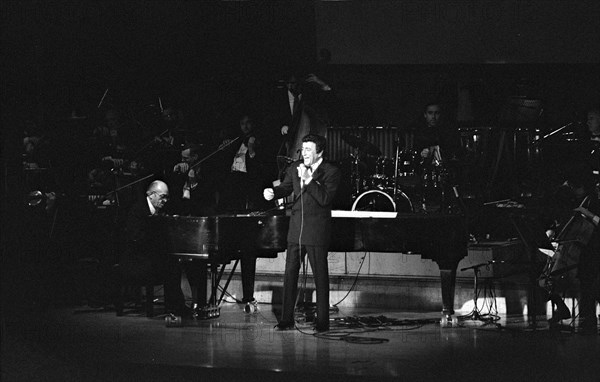 Tony Bennett and Ralph Sharon, Fairfield Halls, Croydon, Mar 1988.