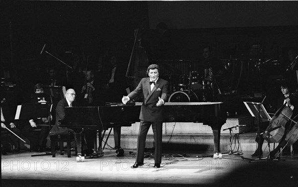 Tony Bennett and Ralph Sharon, Fairfield Halls, Croydon, Mar 1988.