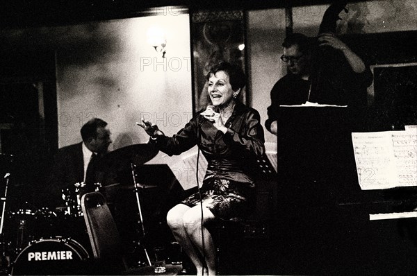 Marlene VerPlanck, Watermill Jazz Club, Dorking, Surrey, Mar 2001.