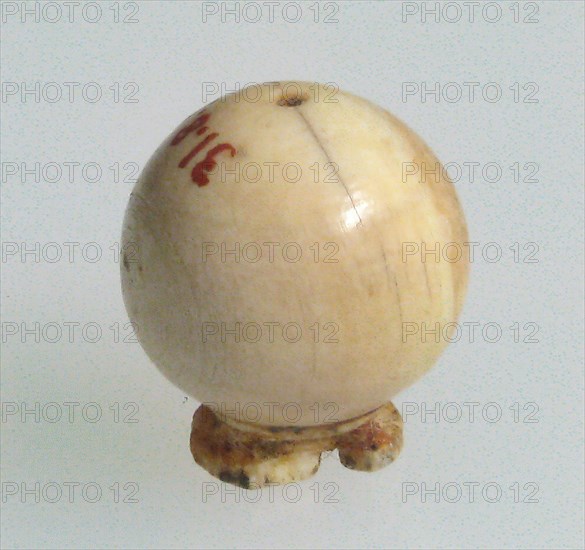 Knob, Coptic, 4th century.