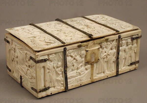 Casket with Romance Scenes, French, ca. 1320-40.