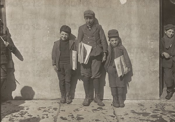 John Pento, 14 years old, Daniel and Angelo Pento, 7 years old, selling newspapers, Hartford, Connecticut, 3348.
