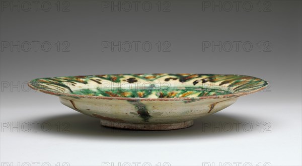 Imitation Splashware Dish, Iran, 10th century.