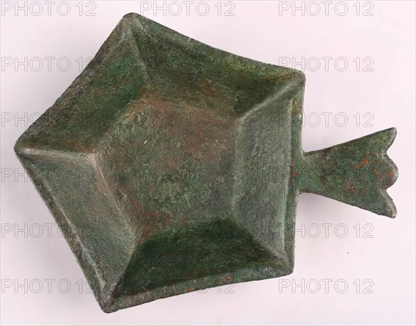 Dish, Iran, 11th-12th century.