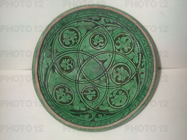 Garrus-ware Bowl, Iran, 12th-13th century.