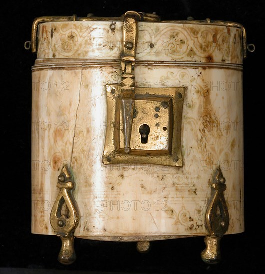 Pyxis with Painted Designs, Italy, second half 12th-first half 13th century.