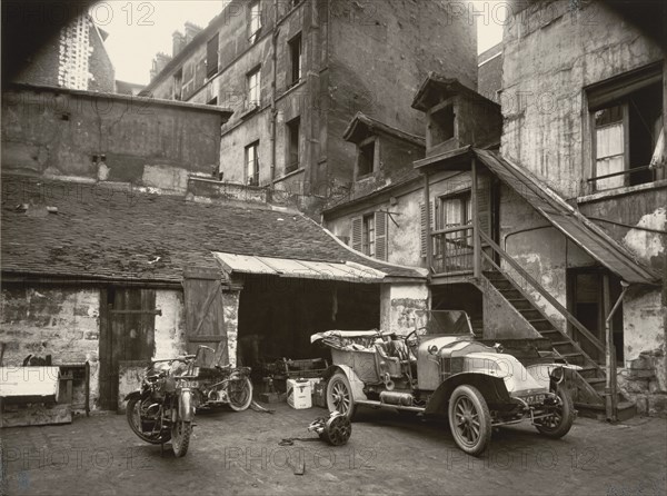 Cour, rue de Valence, 1922, printed 1956.