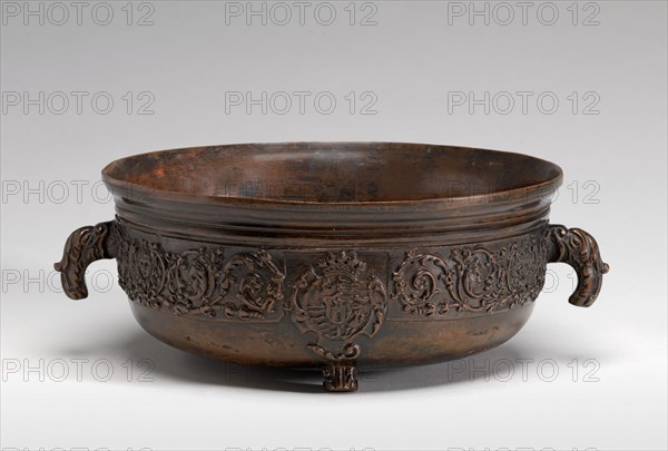 Bowl with a Shield of Arms, 16th or 17th century.