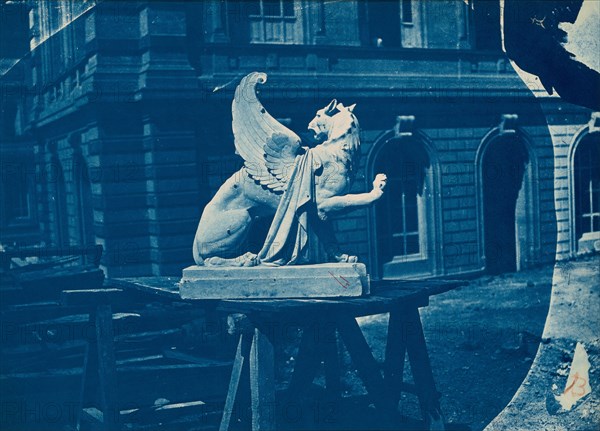 Sculpture de griffon sur un chantier à Marseille (Sculpture of a Griffin on a construction site in Marseille), c. 1866-1868.