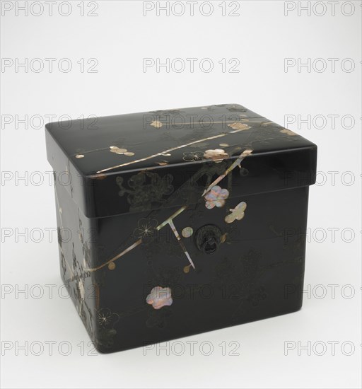 Box with fitted cover, Edo period, 17th century. Creator: Unknown.