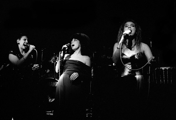 Kim Nazarian, Caprice Fox and Sara Kreiger, New York Voices, Ronnie Scott’s, Soho, London, 9.89. Creator: Brian O'Connor.