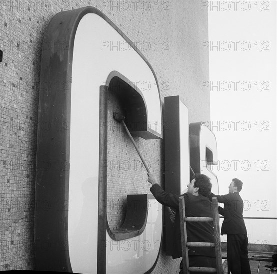 CIS Building, Cooperative Insurance Society Tower, Miller Street, Manchester, 13/03/1962. Creator: John Laing plc.