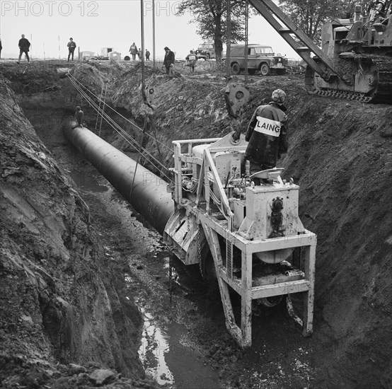 Thrust boring being carried out during the installation of the Fens gas pipeline, Norfolk, 20/09/196 Creator: John Laing plc.