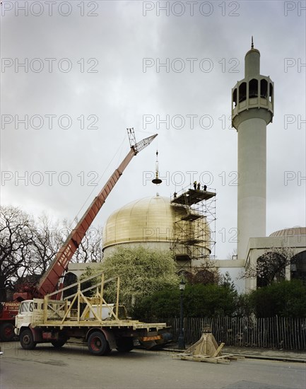 London Central Mosque and The Islamic Cultural Centre, Park Road, Regent's Park, GLA, 15/03/1977. Creator: John Laing plc.