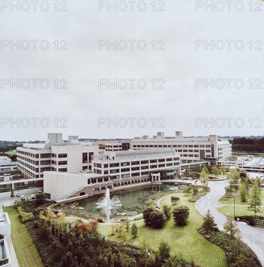 Glaxo Medical Research Centre, Gunnels Wood Road, Stevenage, Hertfordshire, Jan - Aug 1995. Creator: John Laing plc.