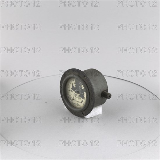 Indicator, Oil Pressure, German. Creator: Benz & Cie Fabrik Zeichen G.m.b.H..