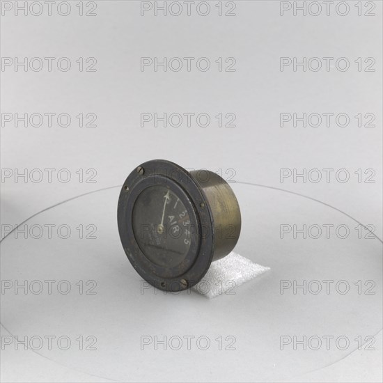 Indicator, Fuel Pressure, Mark 5. Creator: Salters Ltd..