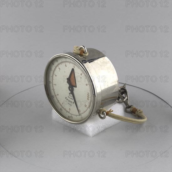 Altimeter, German. Creator: CP Goerz.