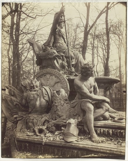 Versailles, Bosquet de l' Arc de Triomphe, 1904. Creator: Eugene Atget.