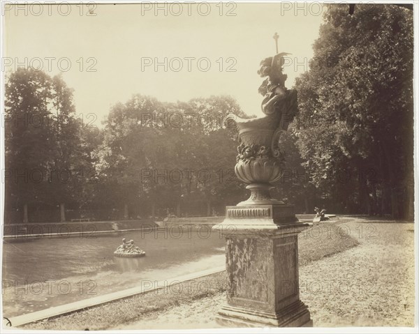 Versailles, Grand Trianon, (Vase en Plomb par Le Lorrain), 1901. Creator: Eugene Atget.