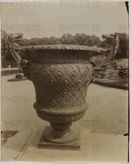 Versailles, Vase par Ballin, 1905. Creator: Eugene Atget.