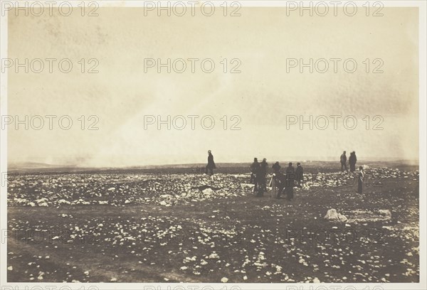 Officers on the Look out at Cathcarts Hill, 1855. Creator: Roger Fenton.